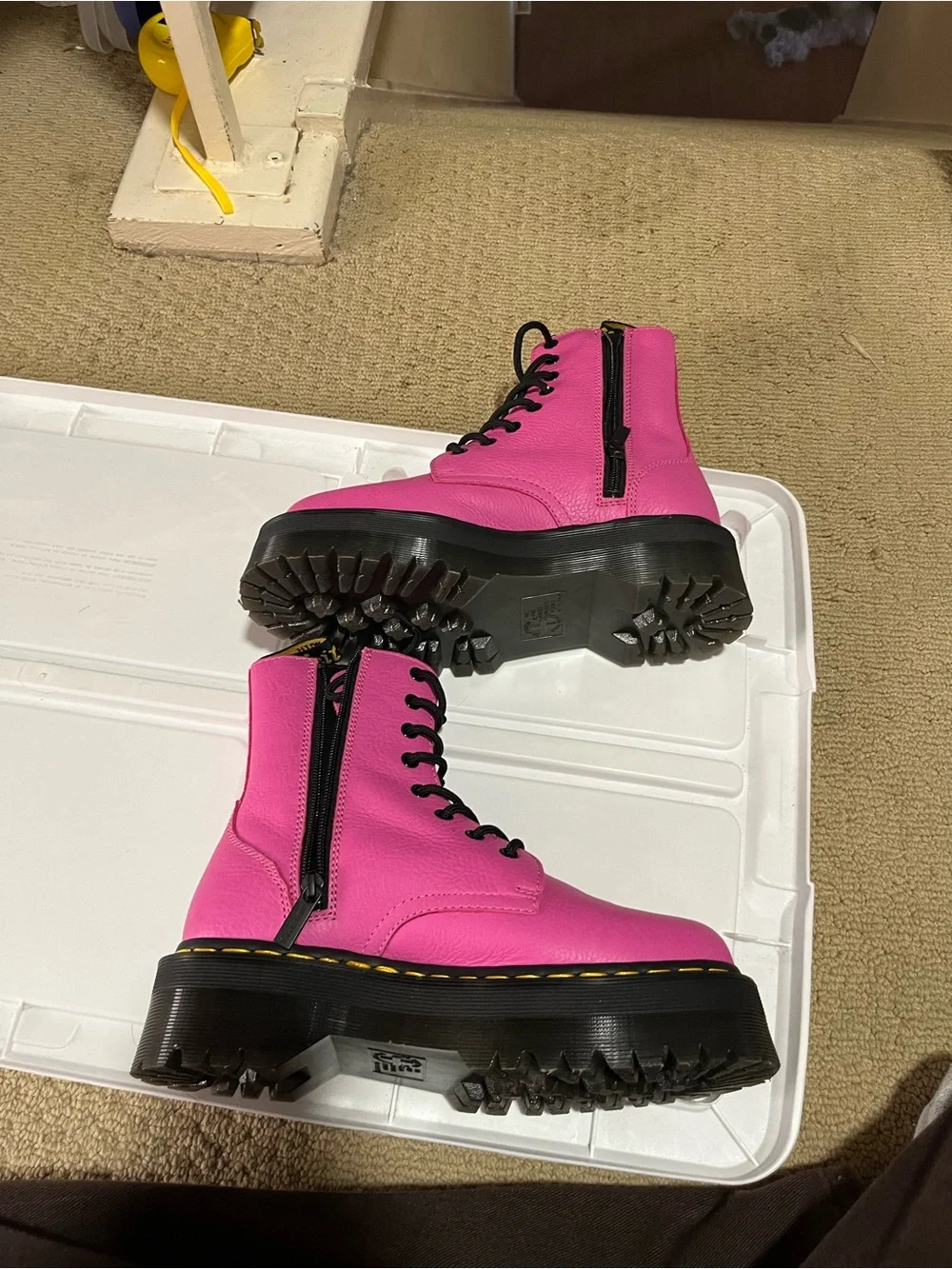 Dr. Martens no box
